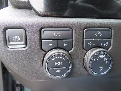 Used 2025 Chevrolet Silverado 1500 LT image 33