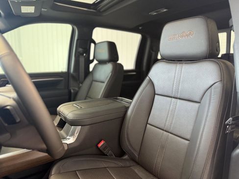 Used 2025 Chevrolet Silverado 3500 High Country w/ High Country Premium Package image 9