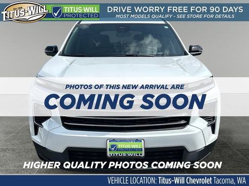 Used 2025 Chevrolet Traverse LT w/ Sun and Wheel Package AWD/4WD image 3