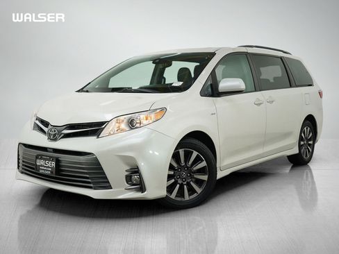 Used 2018 Toyota Sienna XLE w/ XLE Navigation Package AWD/4WD image 1
