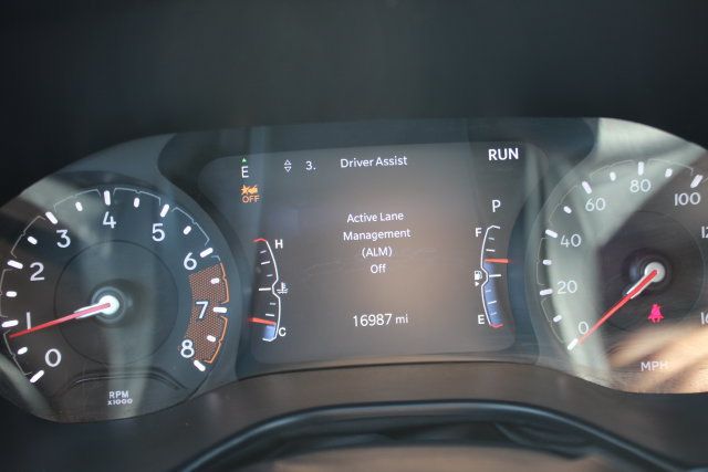 Used 2025 Jeep Compass Latitude w/ Convenience Group AWD/4WD image 15