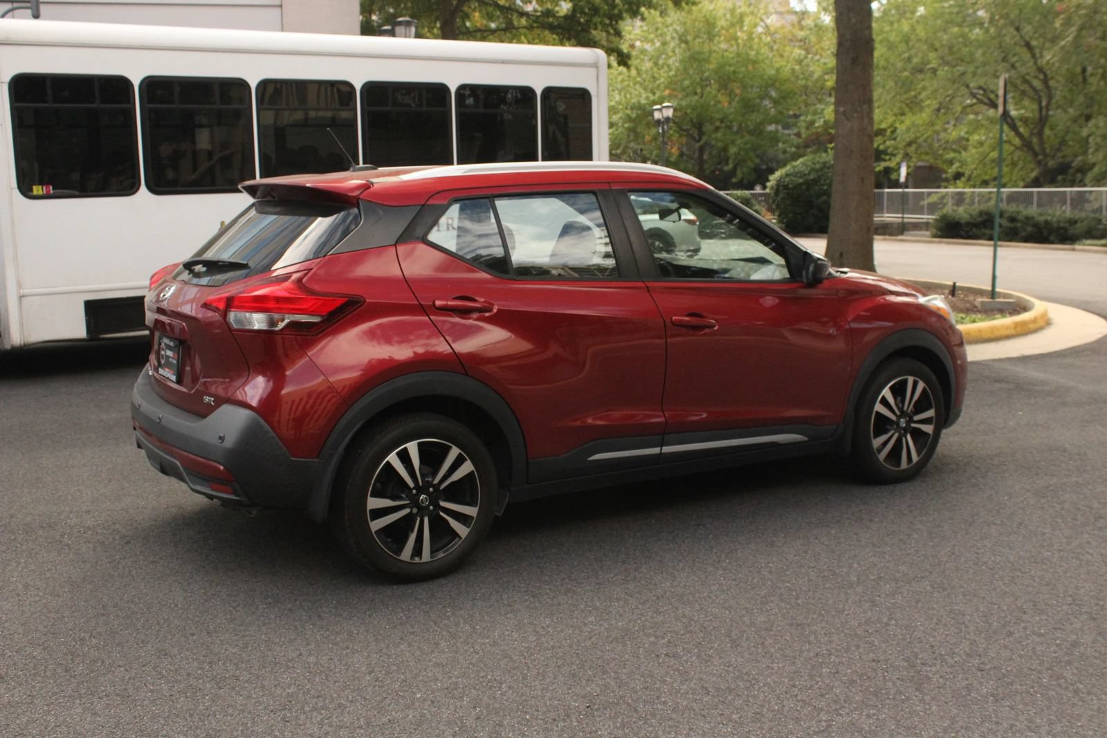 Used 2020 Nissan Kicks SR FWD image 7