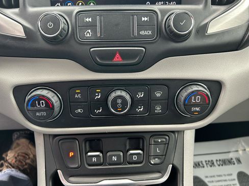 Used 2020 GMC Terrain SLT AWD/4WD image 16