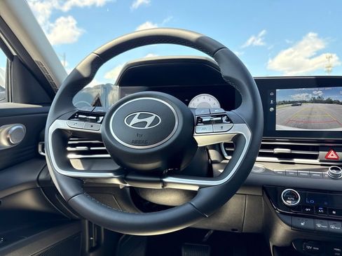 New 2026 Hyundai Elantra Limited FWD image 4