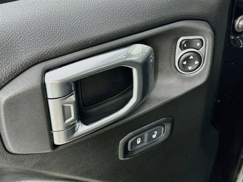 Used 2023 Jeep Gladiator Sport AWD/4WD image 17