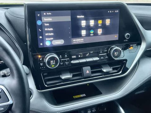 Used 2023 Toyota Highlander Platinum image 18