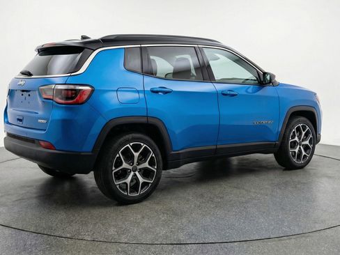 Used 2025 Jeep Compass Limited AWD/4WD image 9