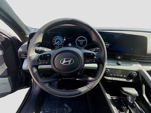 Used 2025 Hyundai Elantra Limited FWD image 10