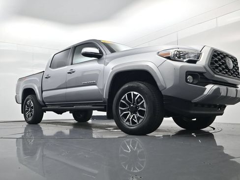 Used 2021 Toyota Tacoma TRD Sport AWD/4WD image 49