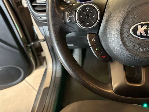 Used 2016 Kia Soul FWD image 11