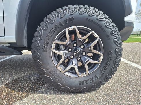 Used 2025 Chevrolet Colorado ZR2 AWD/4WD image 28