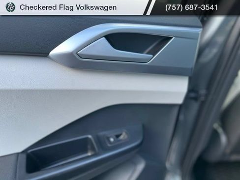 Used 2025 Volkswagen Taos SE FWD image 24