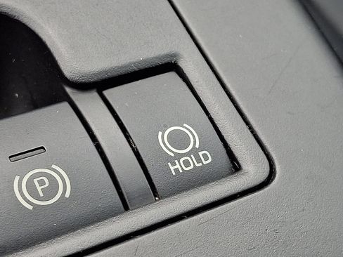 Used 2021 Toyota Highlander XLE AWD/4WD image 28