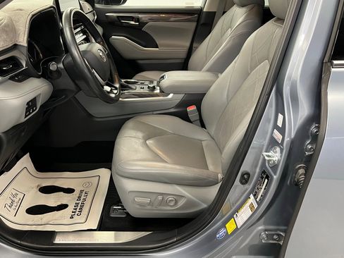 Certified 2022 Toyota Highlander Platinum image 18