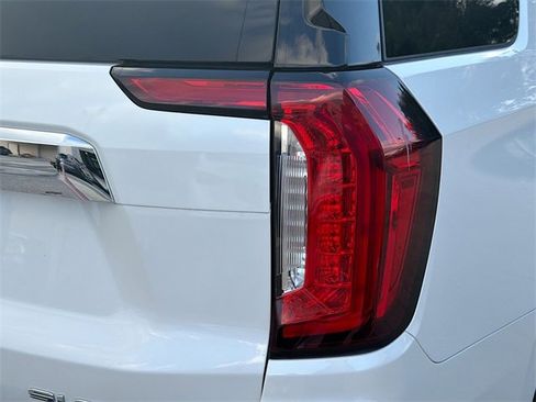 Used 2022 GMC Yukon SLT w/ SLT Luxury Package image 28