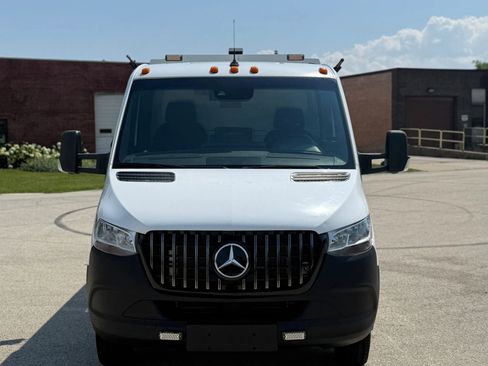 Used 2019 Freightliner Sprinter 3500 w/ Premium Package image 2