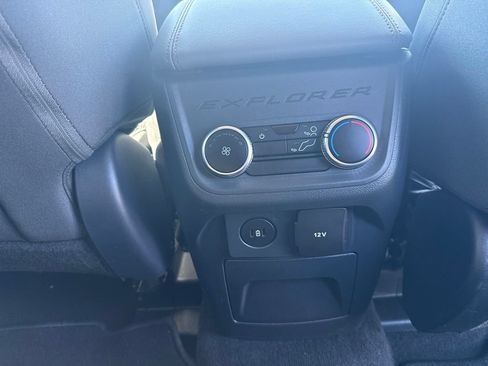 Used 2025 Ford Explorer Active AWD/4WD image 34