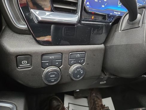 Used 2025 Chevrolet Silverado 1500 LT image 24