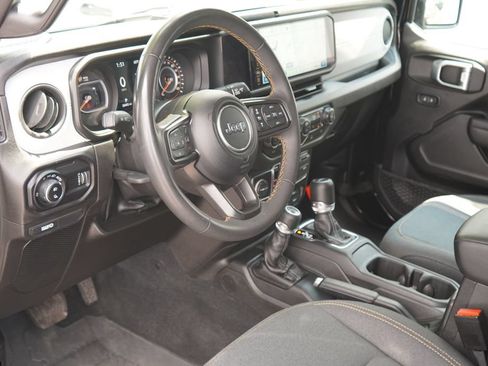 Used 2024 Jeep Gladiator Sport AWD/4WD image 13