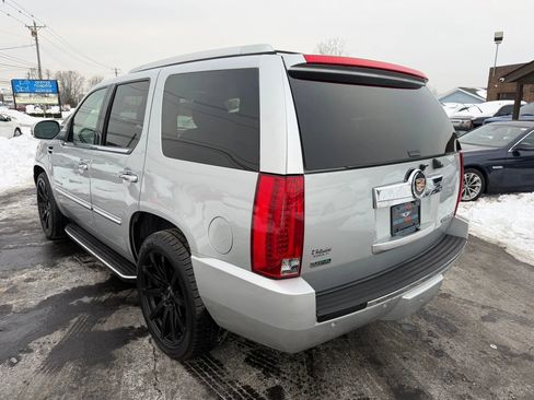 Used 2012 Cadillac Escalade Luxury image 5