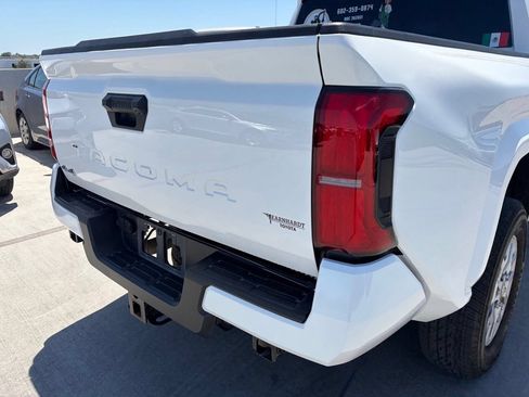 Used 2025 Toyota Tacoma SR5 AWD/4WD image 4