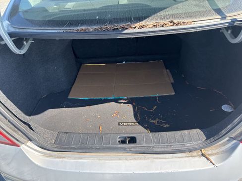 Used 2014 Nissan Versa SV image 16