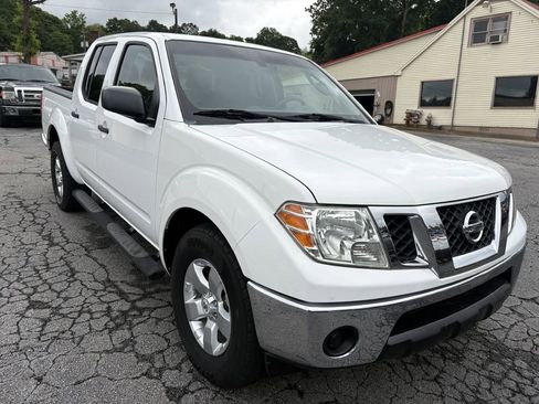 Used 2010 Nissan Frontier SE RWD image 8
