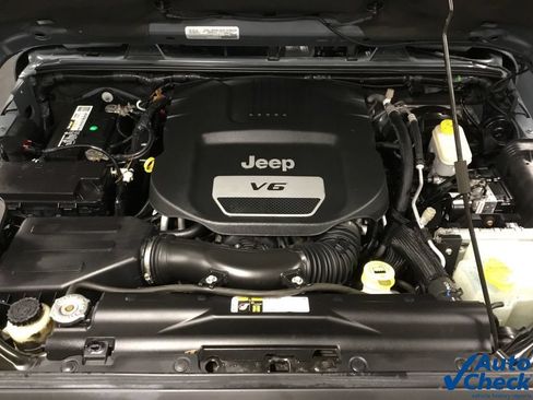Used 2015 Jeep Wrangler Sahara w/ Connectivity Group AWD/4WD image 36