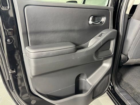 Used 2025 Nissan Frontier SV RWD image 29