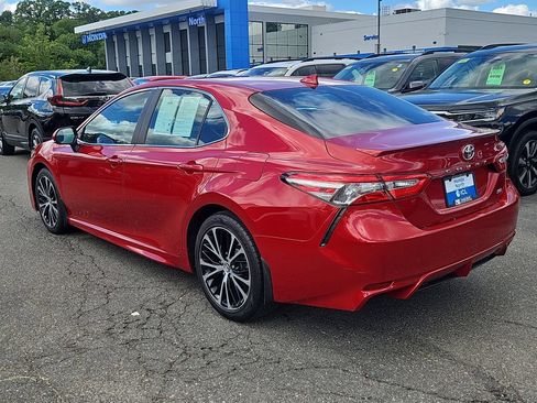 Used 2019 Toyota Camry SE FWD image 3