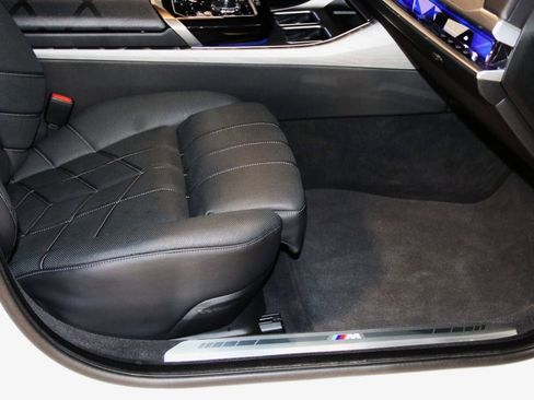 Used 2023 BMW 760i xDrive image 70