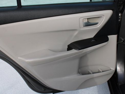 Used 2016 Toyota Camry LE image 13