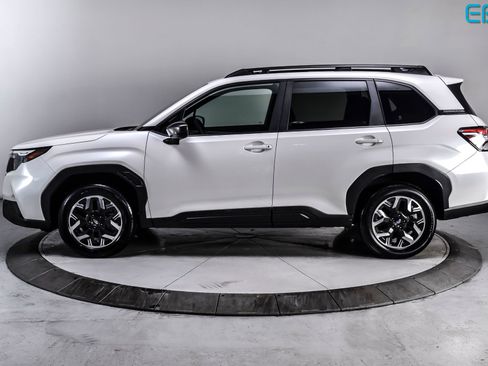 Used 2025 Subaru Forester Premium AWD/4WD image 3