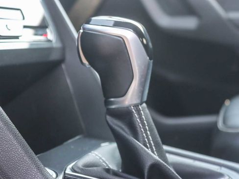 Used 2022 Volkswagen Tiguan SE image 20