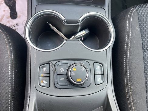 Used 2023 GMC Terrain SLE w/ Driver Convenience Package image 31