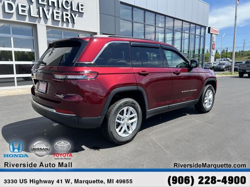 Used 2025 Jeep Grand Cherokee Laredo X w/ Luxury Tech Group I AWD/4WD image 9