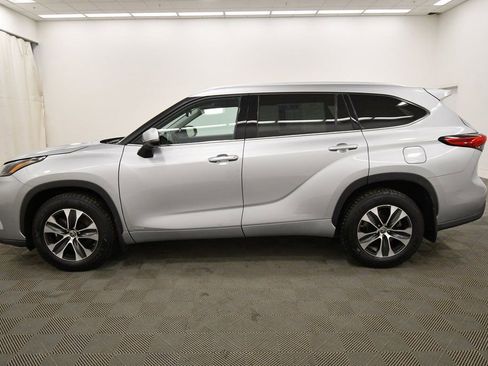 Used 2022 Toyota Highlander XLE image 4