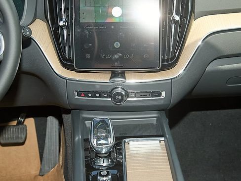 New 2026 Volvo XC60 B5 Plus w/ Climate Package PRO AWD/4WD image 27
