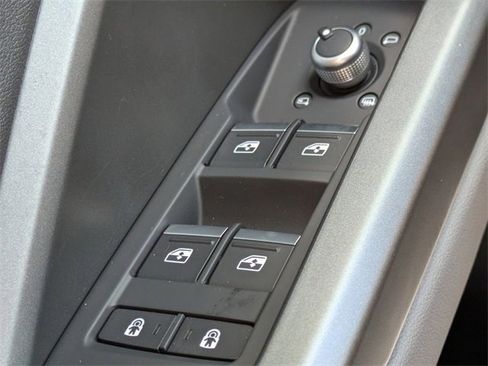 Used 2025 Audi Q3 2.0T Premium image 26