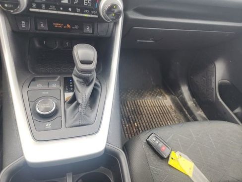 Used 2022 Toyota RAV4 XLE w/ Convenience Package AWD/4WD image 17