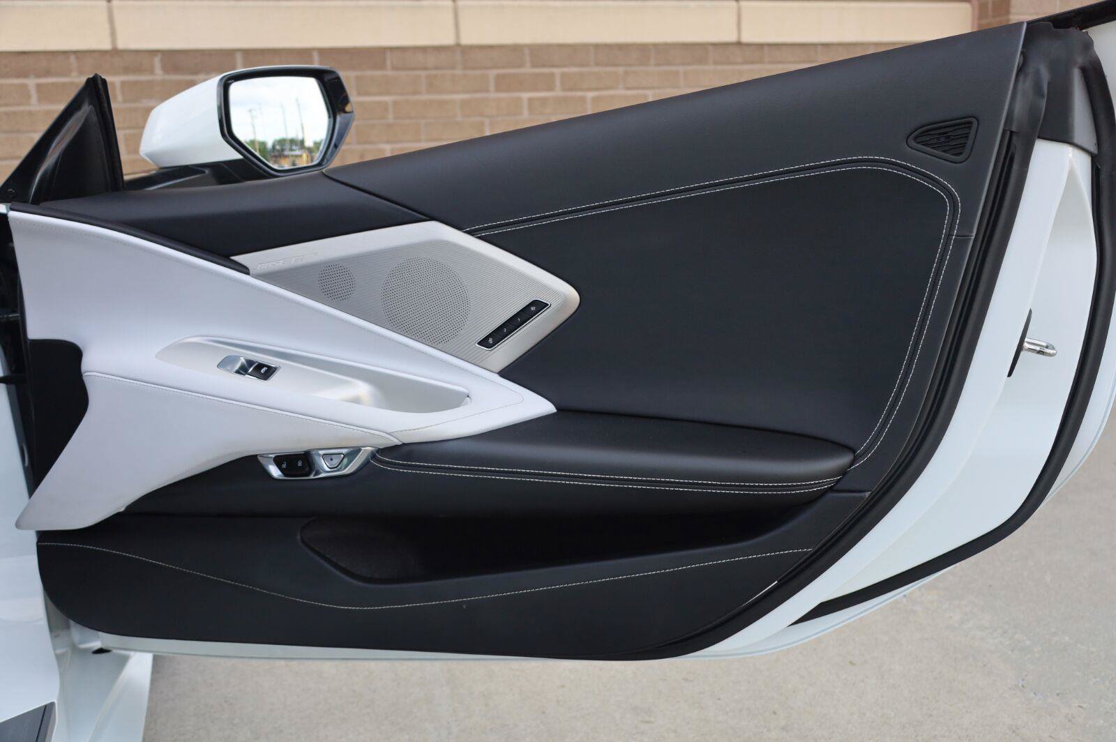 Used 2021 Chevrolet Corvette Stingray Preferred Cpe w/ Z51 Performance Package RWD image 25