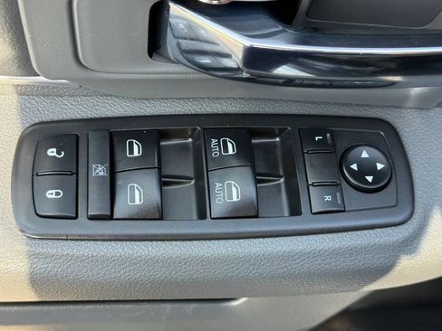 Used 2018 RAM 3500 SLT AWD/4WD image 14