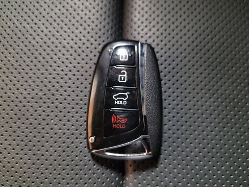 Used 2017 Hyundai Santa Fe Sport image 32