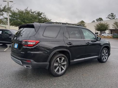 Used 2024 Honda Pilot Touring image 4