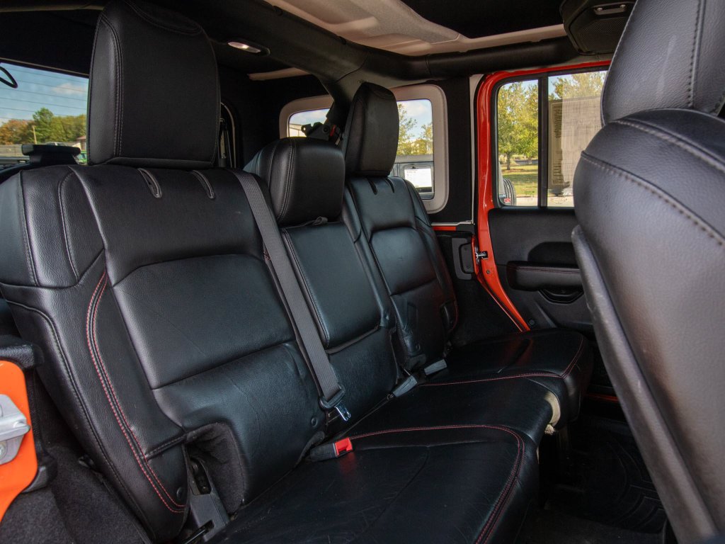 Used 2018 Jeep Wrangler Unlimited Rubicon w/ Dual Top Group AWD/4WD image 18