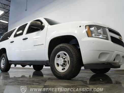 Used 2013 Chevrolet Suburban 2500 AWD/4WD image 35