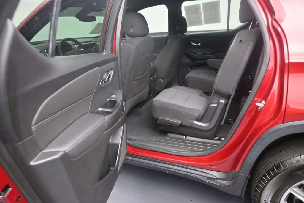 Used 2022 Chevrolet Traverse LT FWD image 12