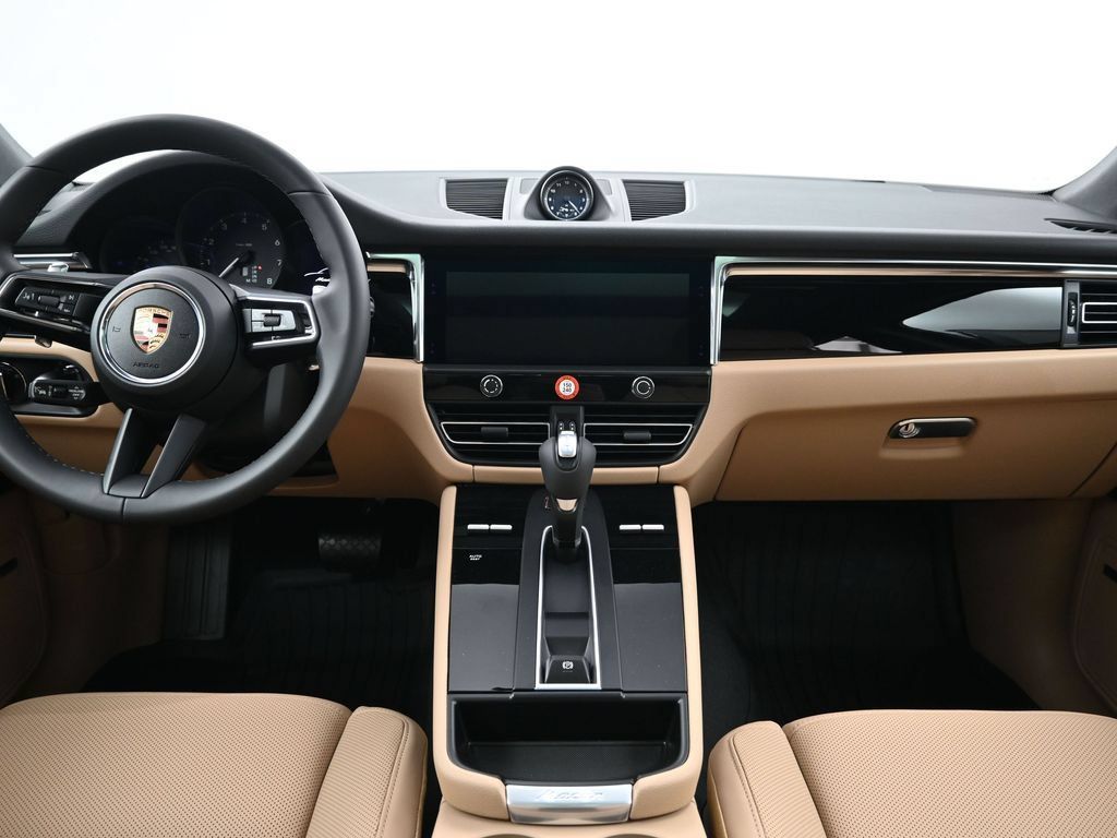 Certified 2026 Porsche Macan AWD/4WD image 9