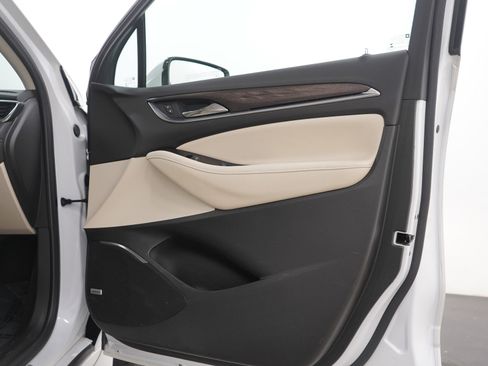 Used 2023 Buick Enclave Avenir image 9
