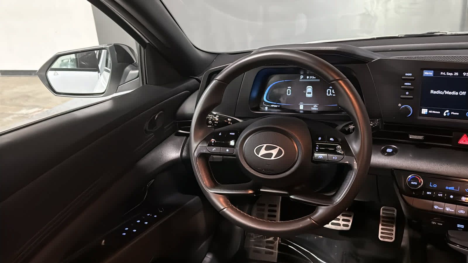 Used 2025 Hyundai Elantra Sport FWD image 22